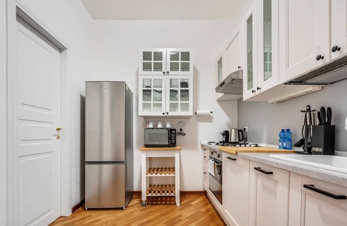 Centro Storico Apartment | "Airbnb Luxe" Gorgeous + 3 Bedroom Near The Duomo