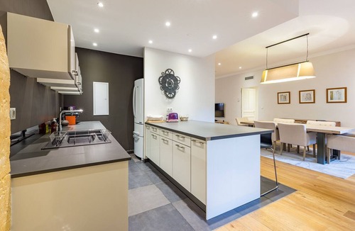Aix-en-Provence Historic Centre Apartment | Aix center Apartment 160m2 with 3bed, 3bath, terrace 50m2