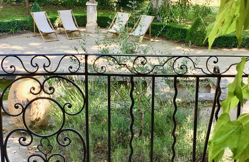 Gemenos Apartment | “Albertine” Room with Mountain View, Wi-Fi and Air Conditioning