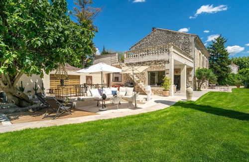 Cabannes House | Alpilles – Ideal for family holidays – Sleeps 16