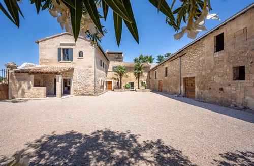 Tarascon House | Amazing Mas de Guérin
