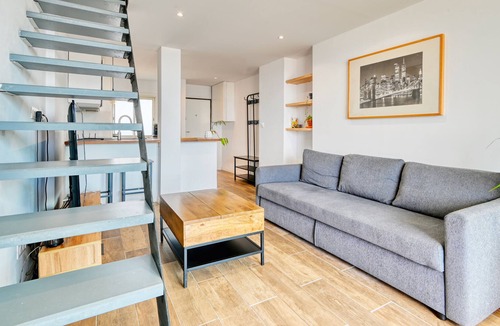 Saint-Barnabe Apartment | An elegant apartment with a breathtaking view of the surrounding area