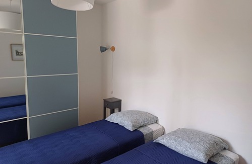 Saintes-Maries-de-la-Mer Apartment | "An Endless Summer"! Apartment with a courtyard, a 5-minute walk from the ocean.