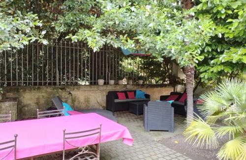 Mouries Bed & Breakfast | Ancienne magnaneraie la Bonnetière