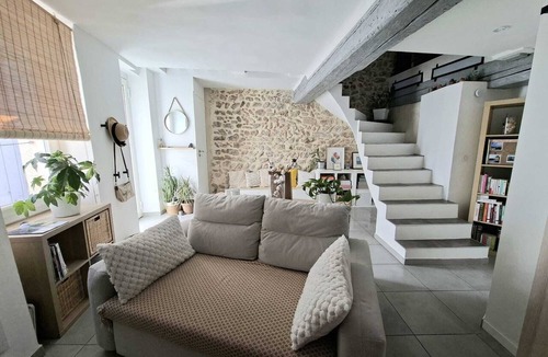 Villeneuve Apartment | AnnaFlore House