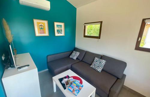 Villeneuve-les-Beziers House | Annexe des Pins - studio gîte avec piscine & climatisation