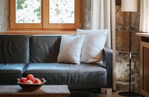 Tesimo Apartment | Ansitz Gurtenhof bei Meran, Apartments, Bett und bike Betrieb, eingezäunter Garten, Sauna, Eintritt ins Schwimmbad und Südtirol Pass