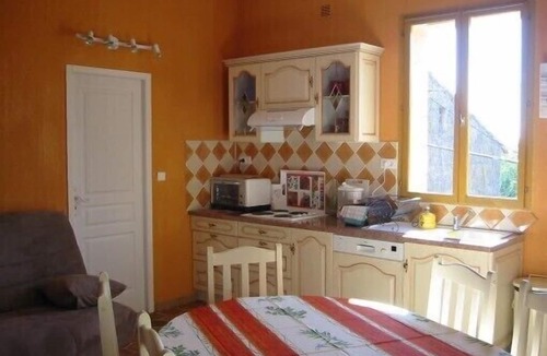 Montaren-et-Saint-Mediers Apartment | Apart. in 18th century farmhouse with heated pool, near Pont du Gard