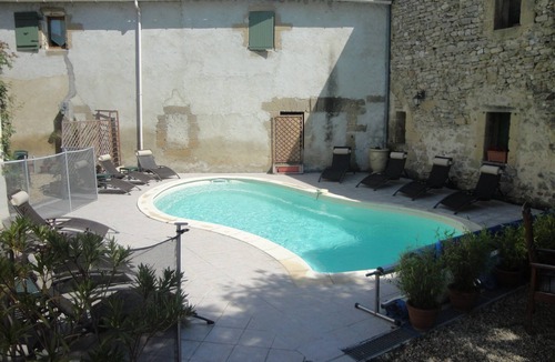 Montaren-et-Saint-Mediers Apartment | Apart. in 18th century farmhouse with heated pool, near Pont du Gard