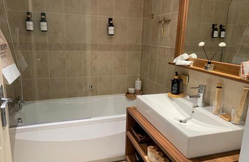 Isola Apartment | Apart'hôtel luxueux 2 chambres pour 6 personnes centre et cœur station, Confort 5 étoiles