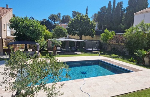 Saint-Mitre-les-Remparts Apartment | Apartment - top of villa, located on 1st floor,