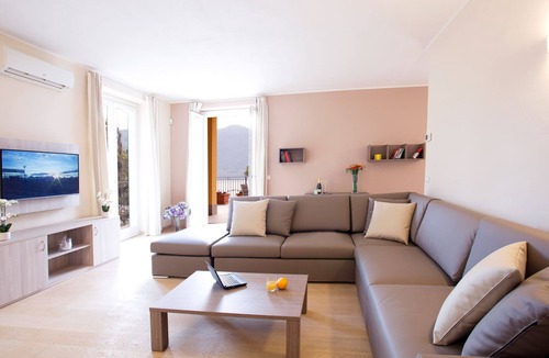Sala Comacina Apartment | APARTMENT 1 RESIDENCE SALA COMACINA with pool & spa by Italian Apartments.
