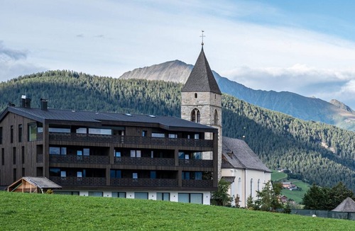 Maranza Apartment | Apartment 102 'Mountain Lodge Margit' with Private Terrace, Shared Garden, and Wi-Fi