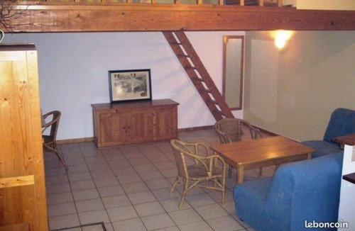 Nissan-lez-Enserune Apartment | Apartment 5 people center village