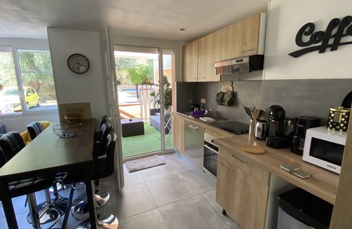Cros-de-Cagnes Apartment | Apartment 5 min walk from the seaside 58m2 Parking space with pergola