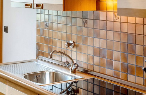 Lagundo Apartment | Apartment A4 Spisshof Annex with Panoramic View, Shared Pool and Wi-Fi