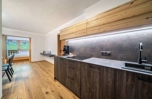 Racines Apartment | Apartment 'Alpenspitz Hocheck' with Mountain View, Shared Garden & Wi-Fi