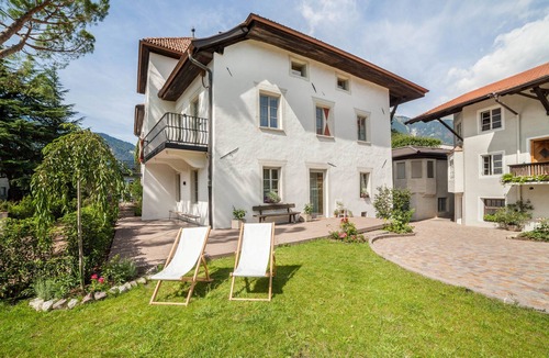 Merano Apartment | Apartment 'Ansitz Layshof Apt Hauskapelle' with Mountain View, Shared Garden and Wi-Fi