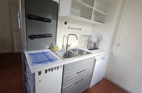 Gardanne Apartment | Apartment-Apartment-Ensuite with bath and shower-Countryside view
