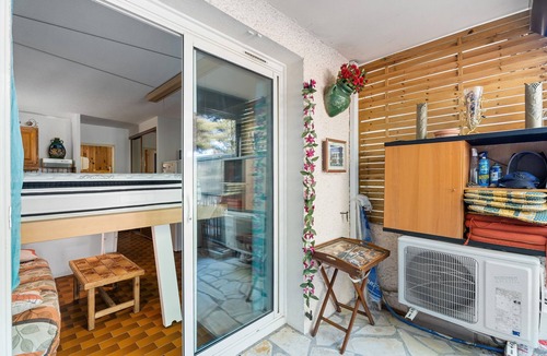 Les Lecques Apartment | Apartment 'Beau Studio St Cyr Sur Mer' with Sea View, Private Terrace and Air Conditioning