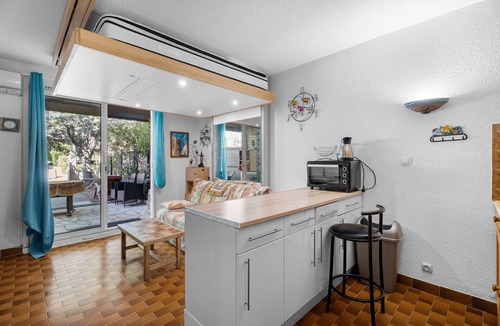 Les Lecques Apartment | Apartment 'Beau Studio St Cyr Sur Mer' with Sea View, Private Terrace and Air Conditioning