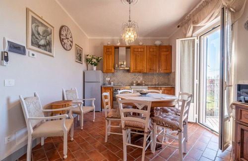 Cortona Apartment | Apartment 'Casa del Nonno Bingheri' with Shared Garden & Wi-Fi