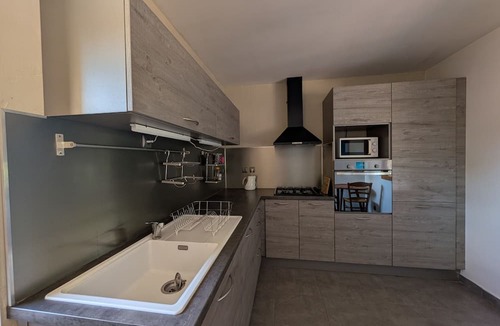 Vaumeilh Apartment | Apartment-Cottage-Ensuite with Bath-Mountain view