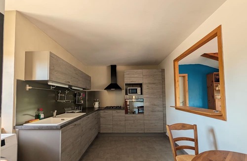 Vaumeilh Apartment | Apartment-Cottage-Ensuite with Bath-Mountain view