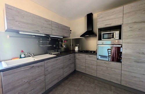 Vaumeilh Apartment | Apartment-Cottage-Ensuite with Bath-Mountain view