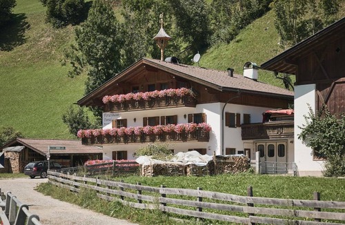 Racines Apartment | Apartment 'Daniel 1 Stock' with Mountain View, Balcony and Wi-Fi
