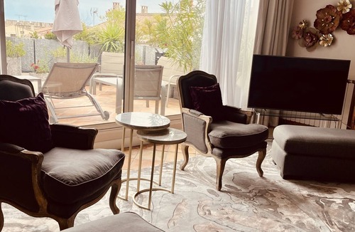 Aigues-Mortes Medieval City Apartment | Apartment-Deluxe-Ensuite-Terrace-suite 1