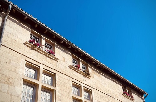Aigues-Mortes Medieval City Apartment | Apartment-Deluxe-Ensuite with Bath-Terrace-Appartement