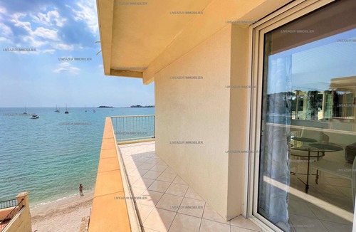 Sanary-sur-Mer Apartment | Apartment directly on the seaside for 4