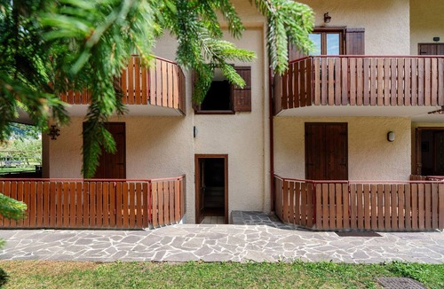 Pinzolo Apartment | Apartment 'Dolomiti Pinzolo' with Mountain View, Shared Garden and Wi-Fi