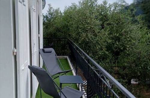 Saint-Martin-du-Var Apartment | APARTMENT for 5 people + 1 infant - PRIVATE GARDEN AND POOL; 5 min to amenities, 20 min to the beach