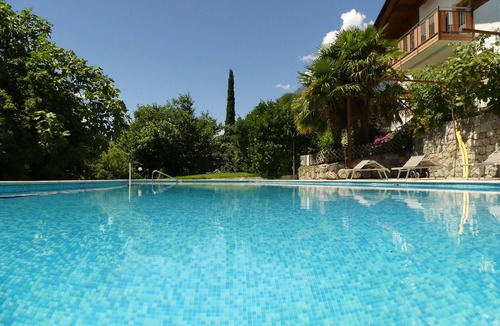 Lagundo Apartment | Apartment 'Ferienwohnung A2 Spisshof Nebenhaus' with Panoramic View, Shared Pool & Wi-Fi