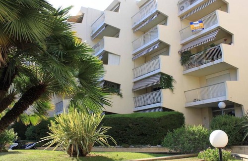 Saint-Laurent-du-Var Apartment | Apartment-Suite-Ensuite with Shower-Terrace