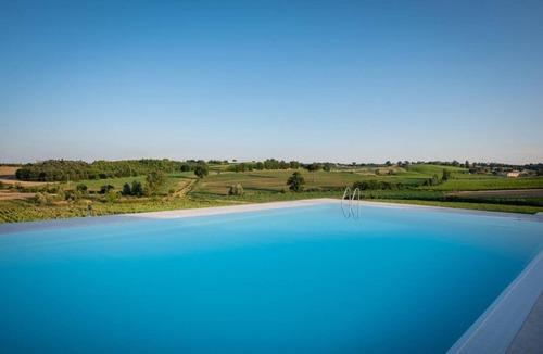 Cortona Apartment | Apartment 'Frantoio 2 Classic' with Shared Pool, Wi-Fi and Air Conditioning