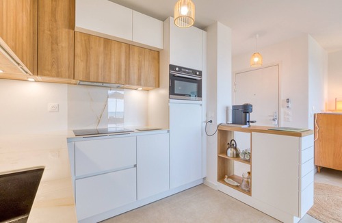 Marseillan Apartment | Apartment 'Grains De Sable' with Sea View, Private Terrace and Air Conditioning