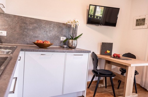 Castelrotto Apartment | Apartment “Haus Lohengrin - Ferienwohnung 1” with Mountain View