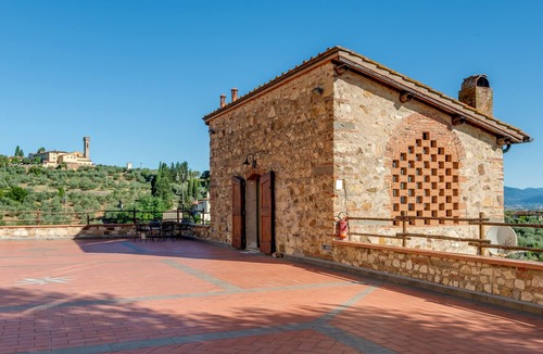 San Martino alla Palma Apartment | Apartment 'Il Poderaccio Vecchio' with Shared Pool, Wi-Fi and Air Conditioning