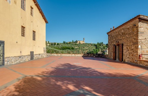 San Martino alla Palma Apartment | Apartment 'Il Poderaccio Vecchio' with Shared Pool, Wi-Fi and Air Conditioning