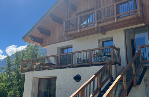 Vallouise Apartment | Apartment in detached house in the heart of Vallouise! Private parking lot