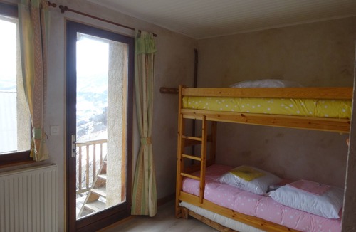 Pelvoux Apartment | Apartment in mountain village 1600 m. In Vallouise.