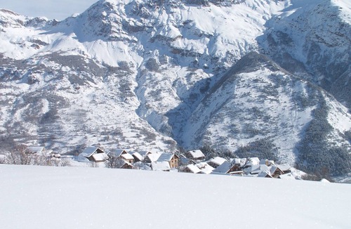 Pelvoux Apartment | Apartment in mountain village 1600 m. In Vallouise.