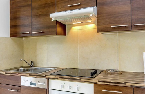 Montauroux Apartment | Apartment in Montauroux by Lake Cassien