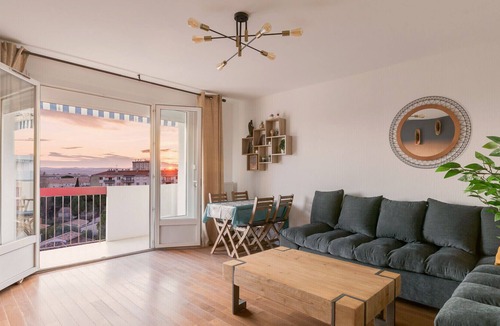 Les Cevennes Apartment | Apartment in residence, free parking, balcony, sunset