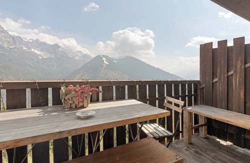 Madonna di Campiglio Apartment | Apartment 'Relax At The Mountain' with Mountain View, Shared Terrace and Wi-Fi