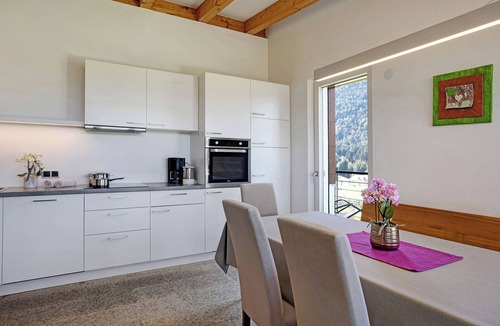 Perca Apartment | Apartment “Kronsun - Kraft” with Mountain View, Balcony & Garden