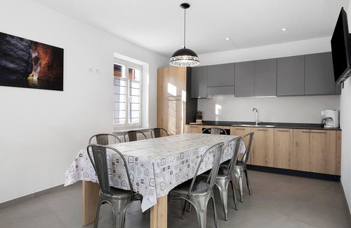 Brez Apartment | Apartment 'La Canonica Pino' with Mountain View, Shared Garden and Wi-Fi